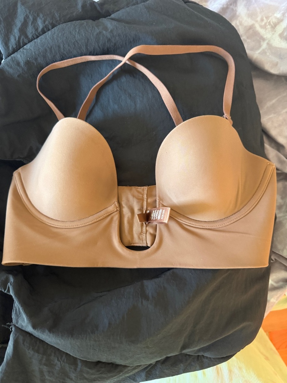 SKIMS Sculpting convertible Strapless Bra in Jasper small
